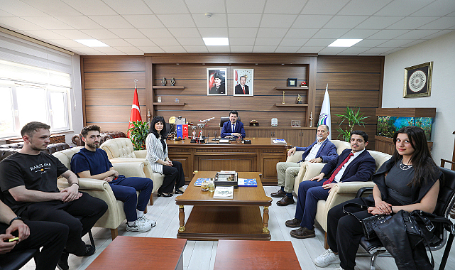 Rektör Sarıbıyık başarılı sporcuları tebrik etti